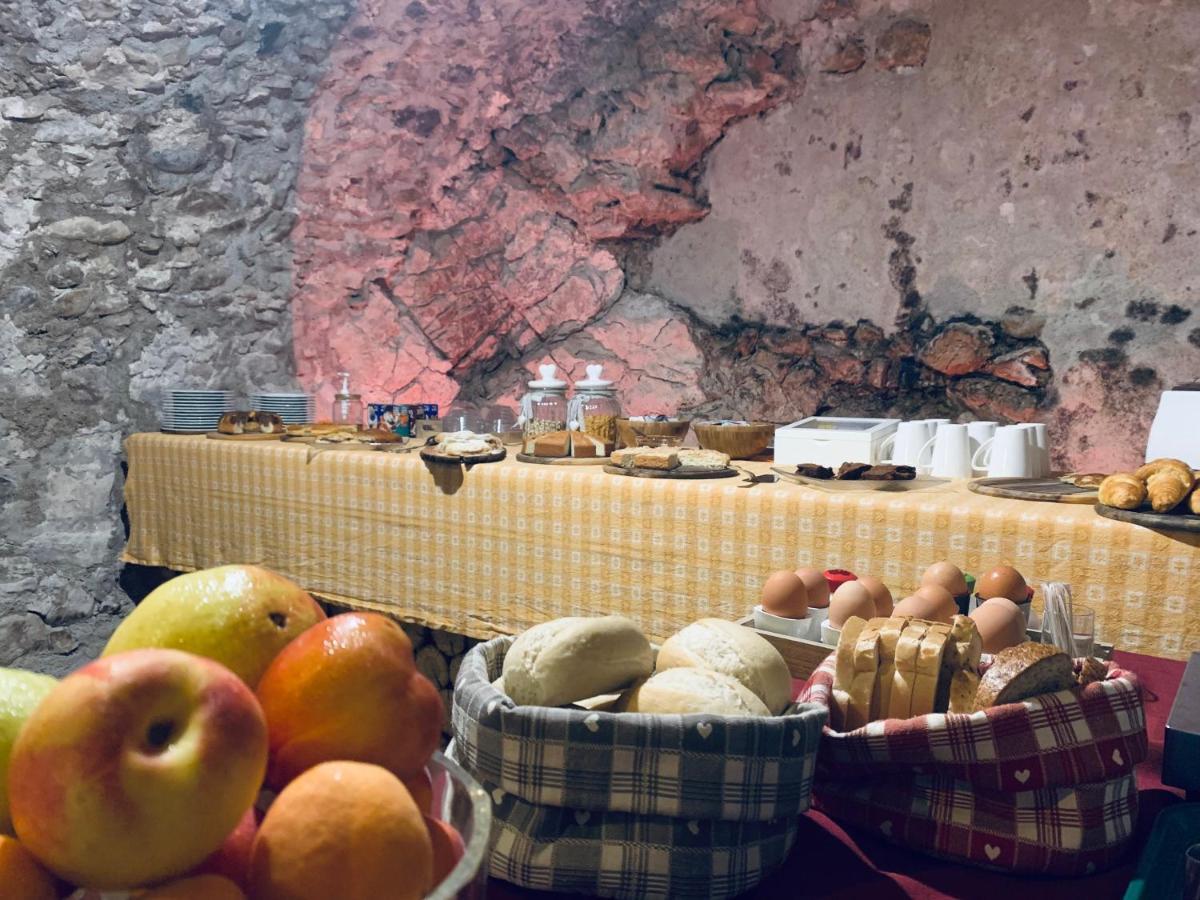 Colle Ameno Room And Breakfast Rovereto  Exteriör bild