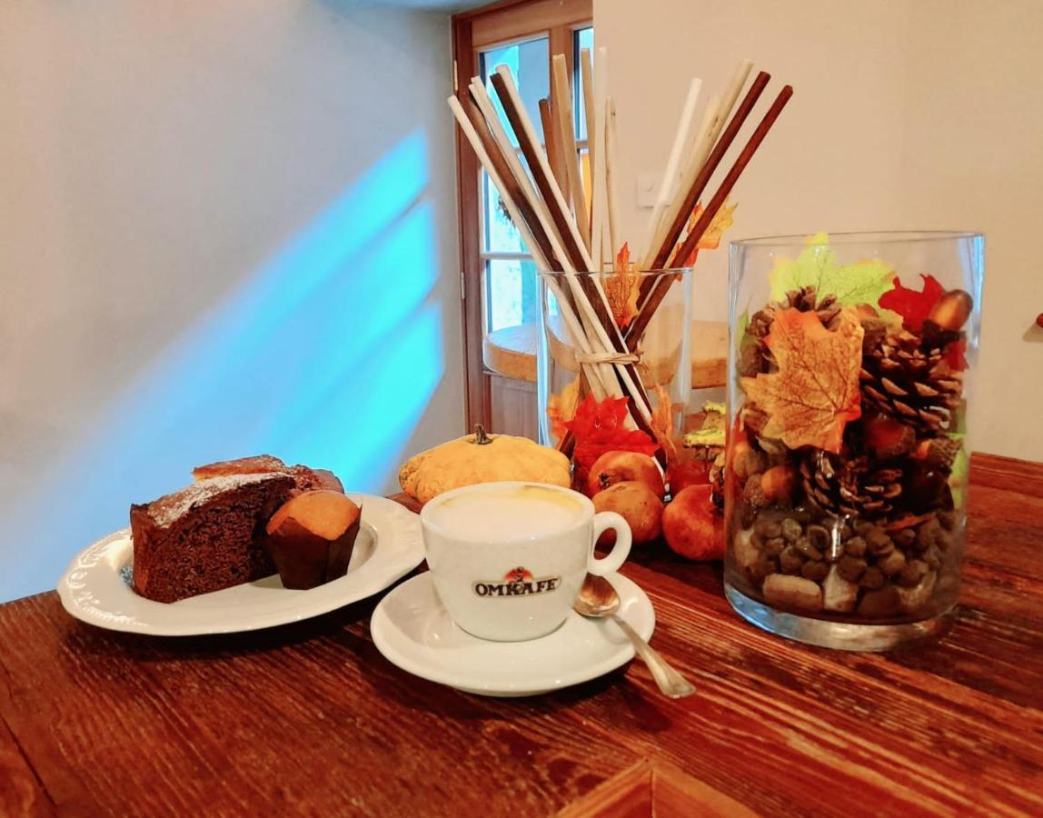 Colle Ameno Room And Breakfast Rovereto  Exteriör bild