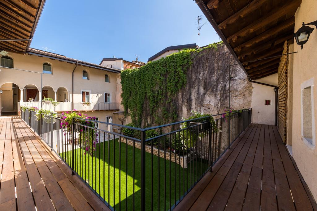 Colle Ameno Room And Breakfast Rovereto  Exteriör bild
