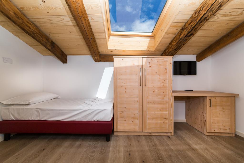 Colle Ameno Room And Breakfast Rovereto  Rum bild