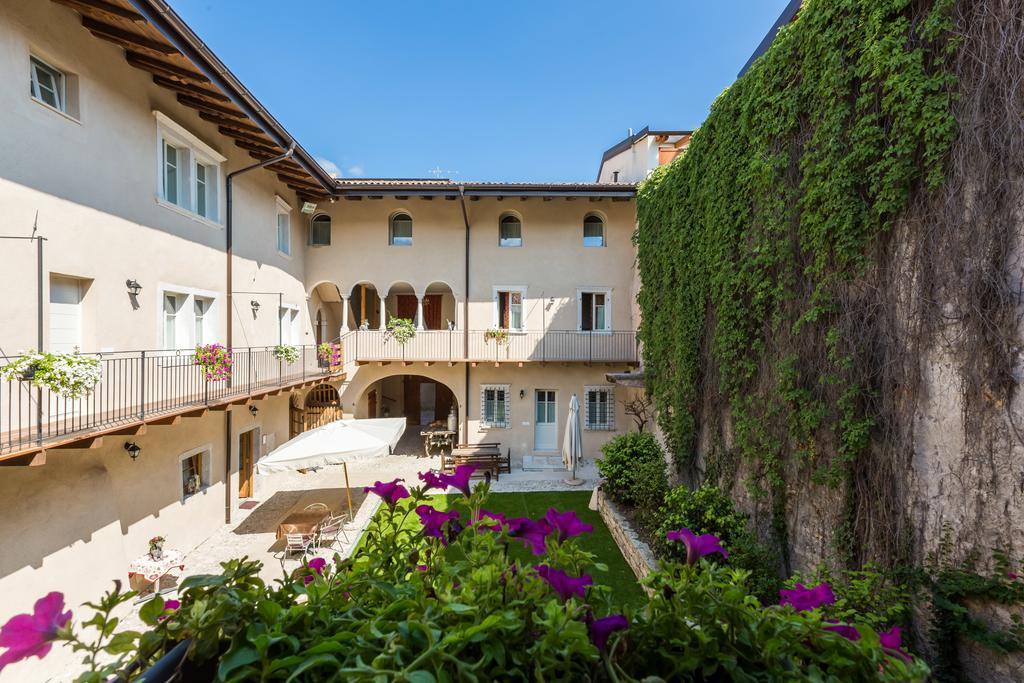 Colle Ameno Room And Breakfast Rovereto  Exteriör bild