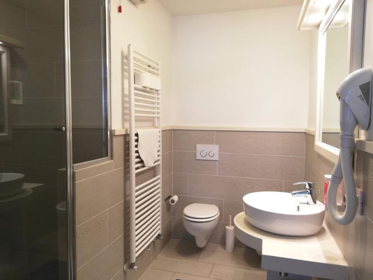 Colle Ameno Room And Breakfast Rovereto  Exteriör bild
