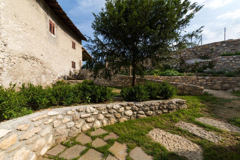 Colle Ameno Room And Breakfast Rovereto  Exteriör bild