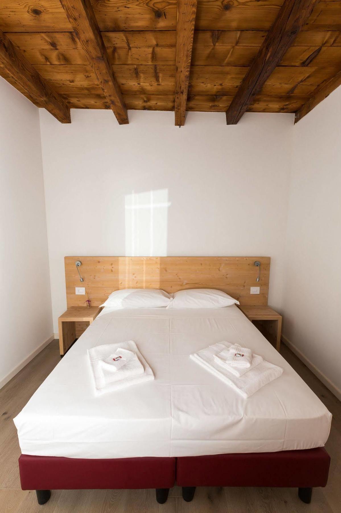 Colle Ameno Room And Breakfast Rovereto  Exteriör bild