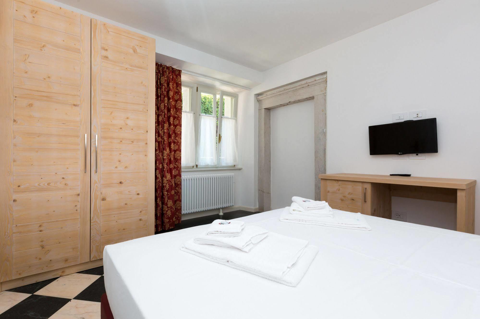 Colle Ameno Room And Breakfast Rovereto  Exteriör bild