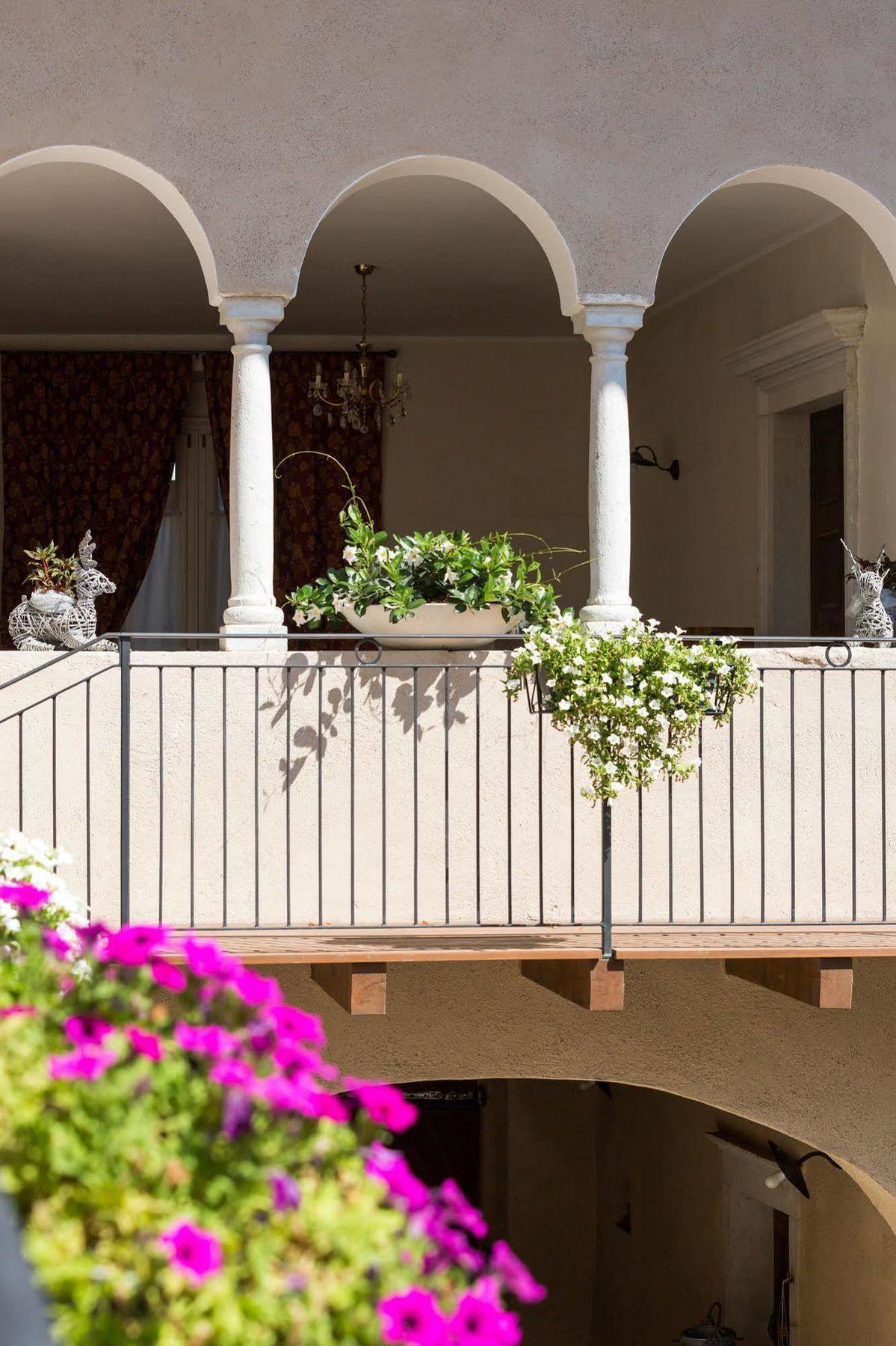 Colle Ameno Room And Breakfast Rovereto  Exteriör bild