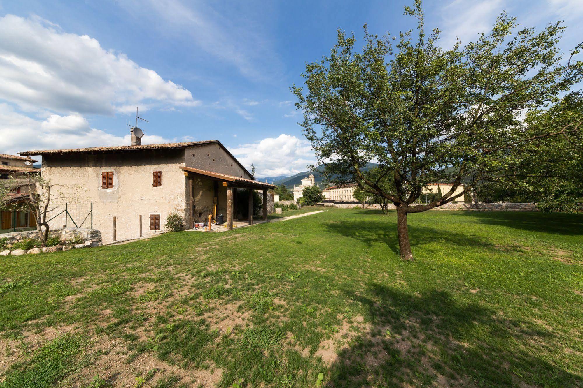 Colle Ameno Room And Breakfast Rovereto  Exteriör bild
